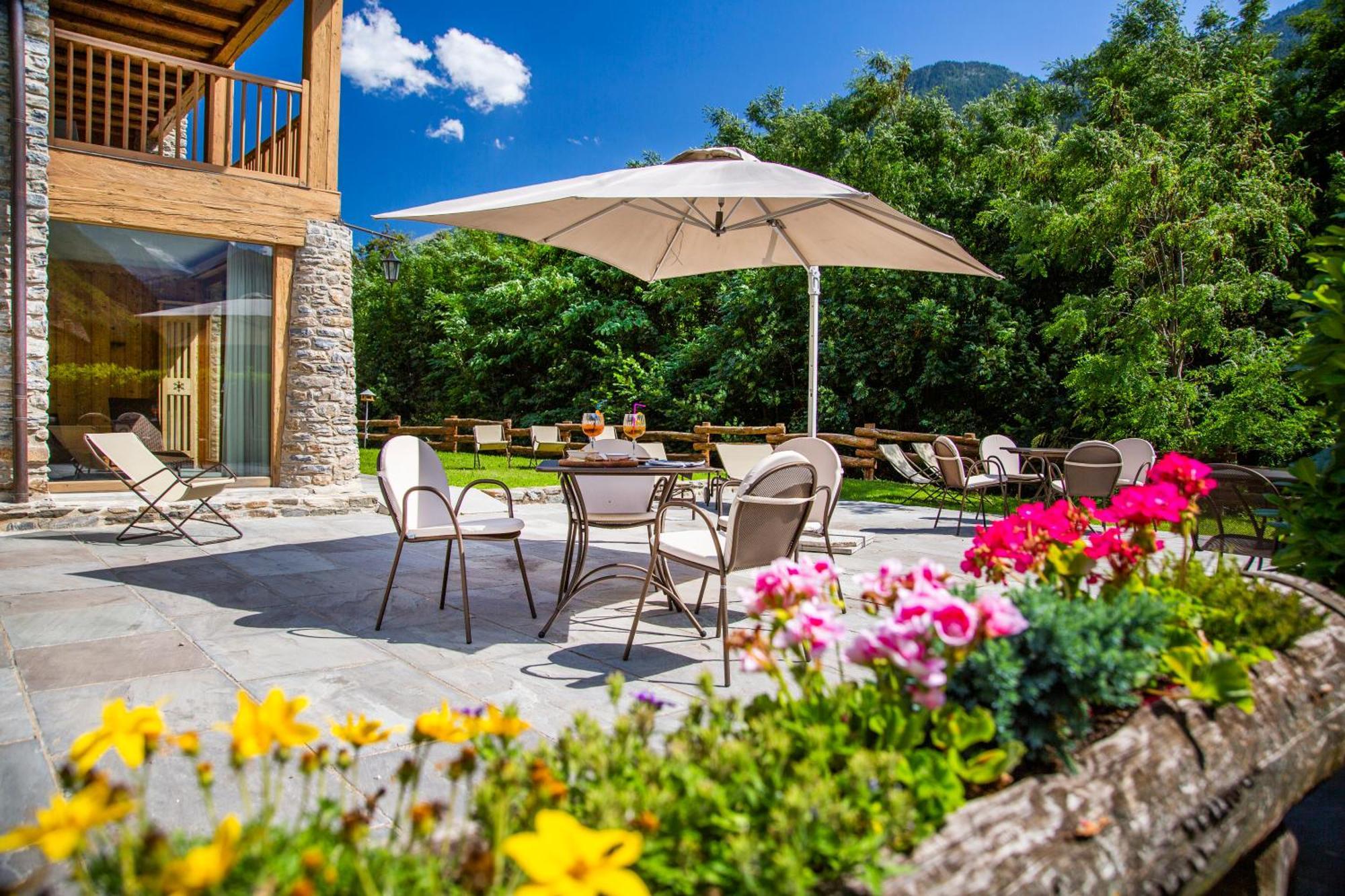 Hotel Les Montagnards Morgex Exterior photo