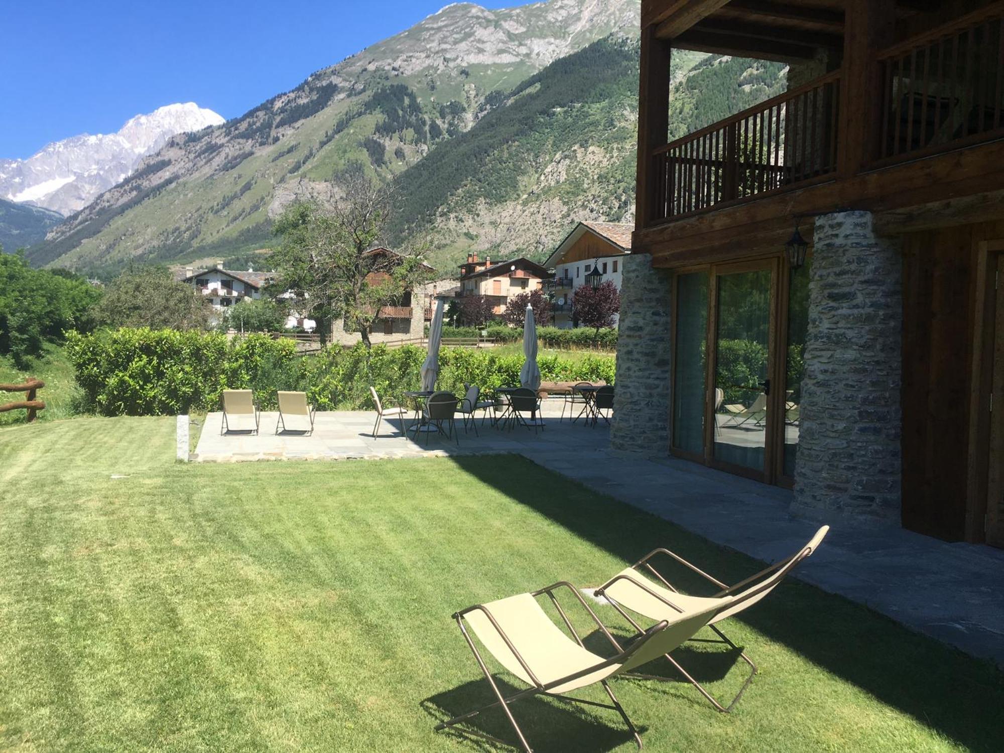 Hotel Les Montagnards Morgex Exterior photo